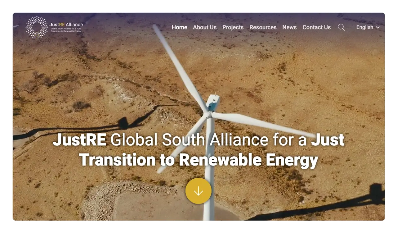 Página de inicio JustRE Alliance: video loop con visualización de energía renovable.